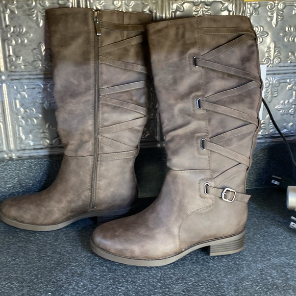 Journee Collection Carly Riding Boot with Almond-Toe Size 6.5 - Picture 8 of 9